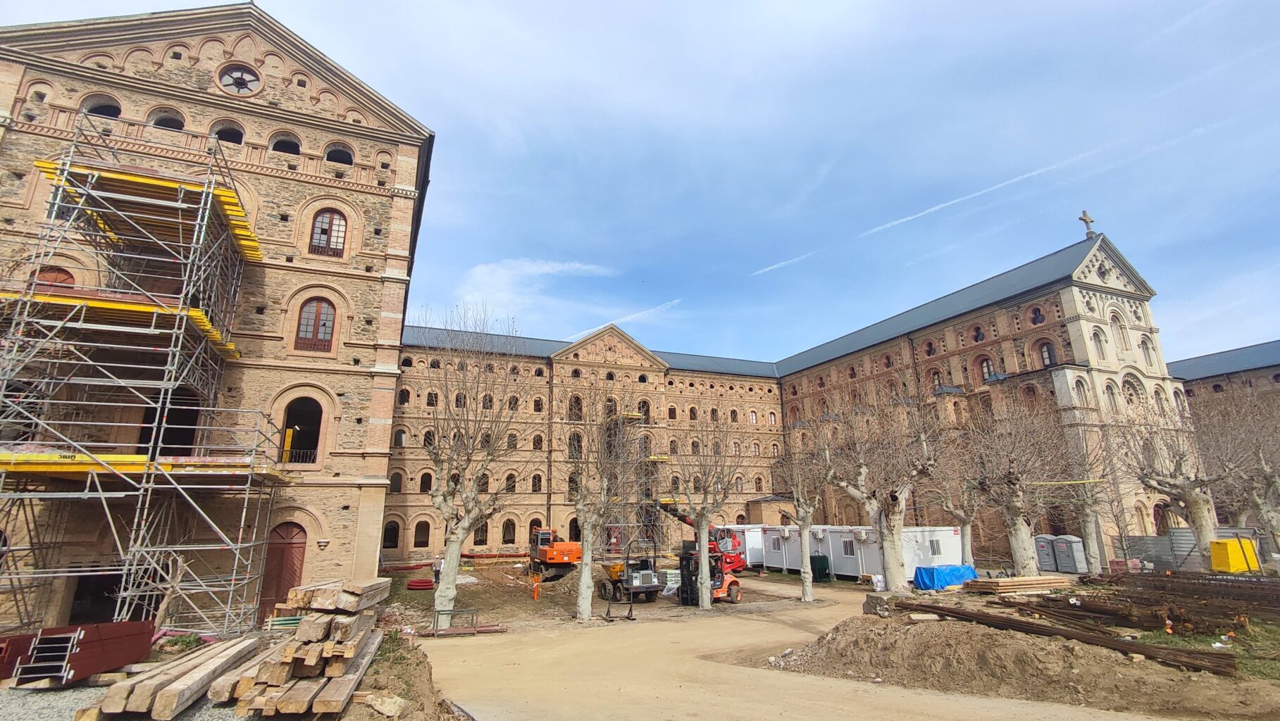 Rehabilitation of the future Mental Health Hospital - Concrete and ...